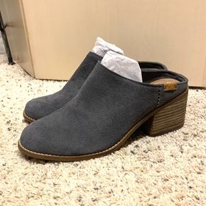 Like new Evelyn block mules